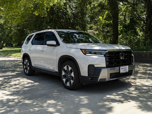 Used 2026 Honda Pilot Elite image 2