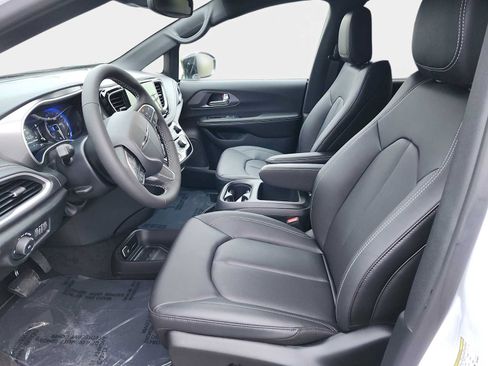 New 2026 Chrysler Pacifica Select AWD/4WD image 11