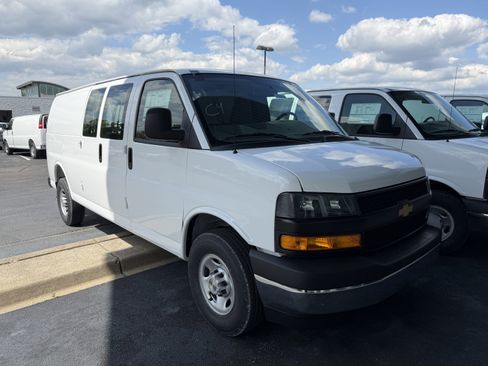 New 2026 Chevrolet Express 3500 Extended RWD image 2