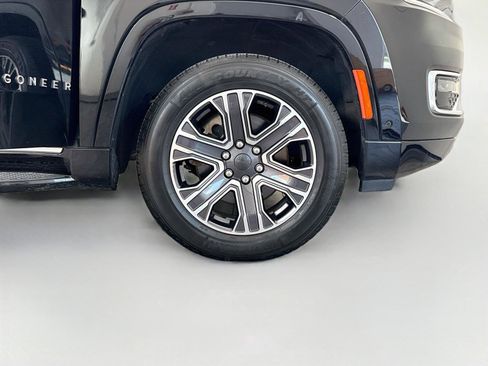 Used 2024 Jeep Wagoneer Series II w/ Flexible Seating Group RWD image 37