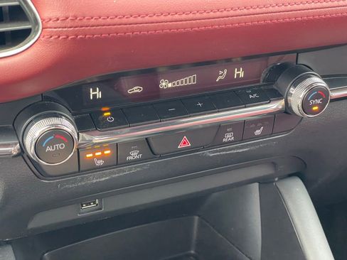 Used 2020 MAZDA MAZDA3 Hatchback w/ Premium Package image 21