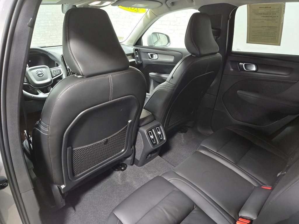 Used 2023 Volvo XC40 B5 Core w/ Climate Package AWD/4WD image 32
