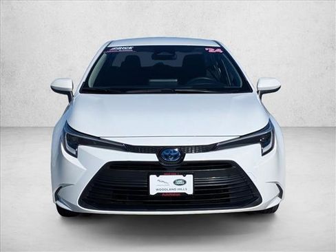 Used 2024 Toyota Corolla LE image 2