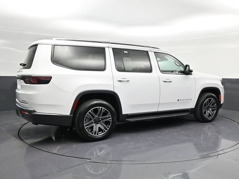 Used 2022 Jeep Wagoneer Series III image 3