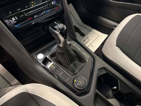 New 2025 Volkswagen Taos SE image 26