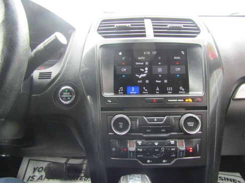 Used 2018 Ford Explorer XLT w/ Equipment Group 202A image 11