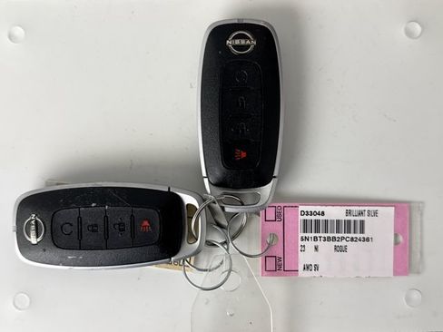 Used 2023 Nissan Rogue SV AWD/4WD image 10