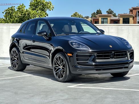Certified 2023 Porsche Macan AWD/4WD image 10