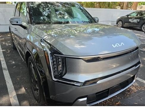 Used 2024 Kia EV9 Land AWD/4WD image 2