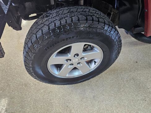 Used 2012 Jeep Wrangler Unlimited Rubicon w/ Connectivity Group image 43