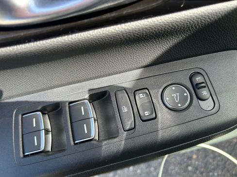 Used 2025 Honda CR-V EX-L image 24