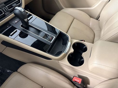 Certified 2023 Porsche Macan image 32