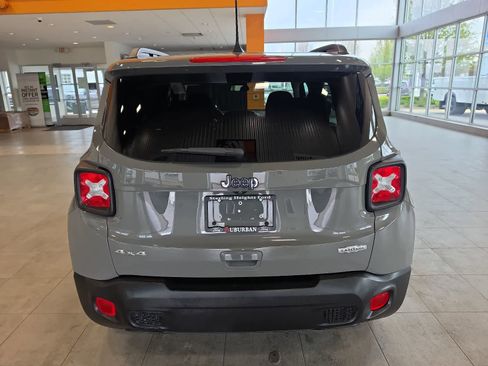 Used 2019 Jeep Renegade Latitude w/ Cold Weather Group AWD/4WD image 8