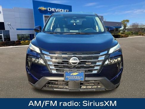 Used 2025 Nissan Rogue SV AWD/4WD image 2