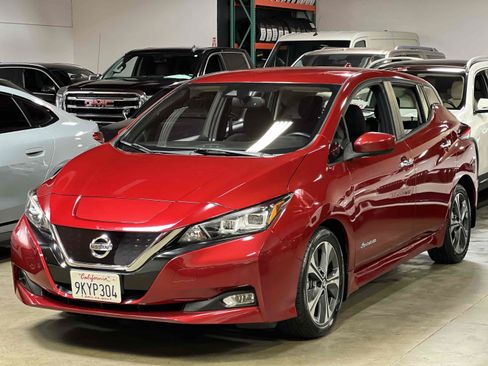 Used 2018 Nissan Leaf SV w/ SV Technology Package FWD image 13