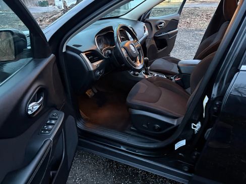 Used 2016 Jeep Cherokee Latitude w/ Comfort & Sound Group image 28