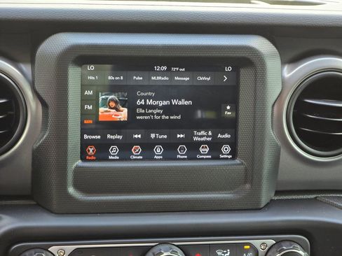 Used 2022 Jeep Gladiator Sport AWD/4WD image 7