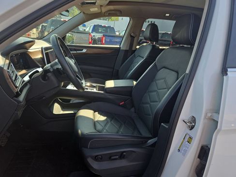 Used 2024 Volkswagen Atlas SE AWD/4WD image 6