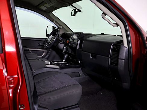 Used 2015 Nissan Titan SV image 31