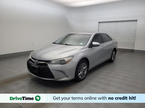 Used 2017 Toyota Camry SE image 1