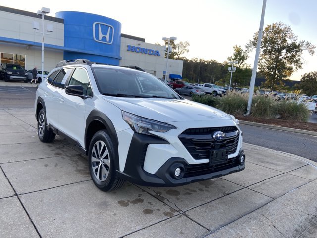 Used 2024 Subaru Outback Premium AWD/4WD image 2