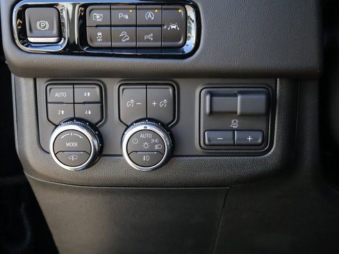 New 2026 GMC Yukon XL AT4 w/ AT4 Premium Plus Package AWD/4WD image 47