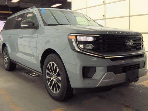 Used 2025 Ford Expedition Max Platinum image 2