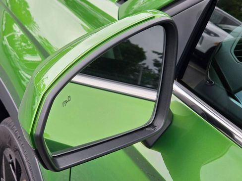 Certified 2025 Volkswagen Taos SE w/ Panoramic Sunroof Package FWD image 13
