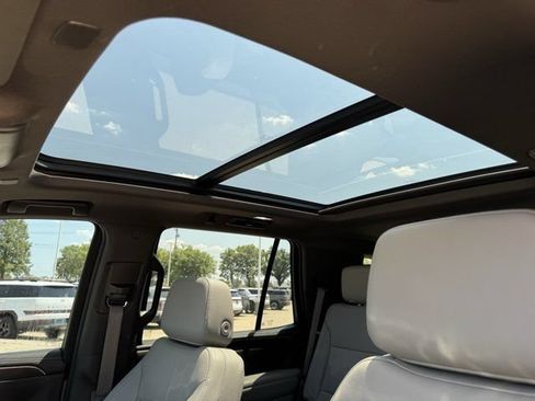 Used 2024 Chevrolet Tahoe Z71 w/ Luxury Package AWD/4WD image 33