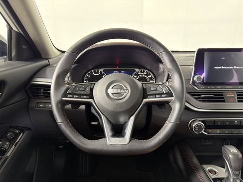 Used 2024 Nissan Altima 2.5 SR FWD image 14