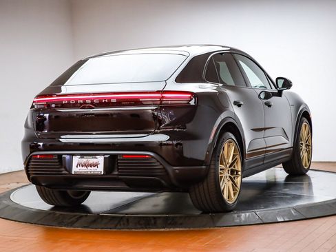 Used 2025 Porsche Macan Electric image 9
