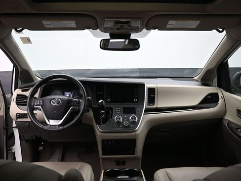 Certified 2020 Toyota Sienna Limited image 26