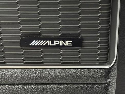 Used 2024 Jeep Grand Cherokee Limited w/ Black Appearance Package image 32