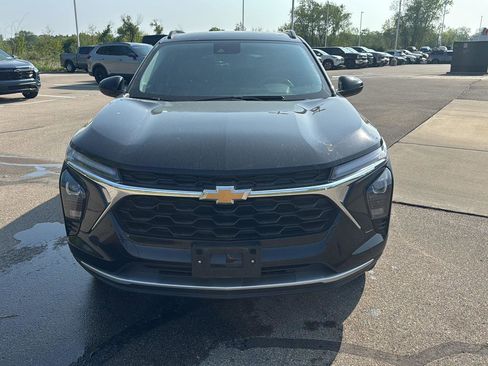 Used 2025 Chevrolet Trax LT w/ LT Convenience Package FWD image 8
