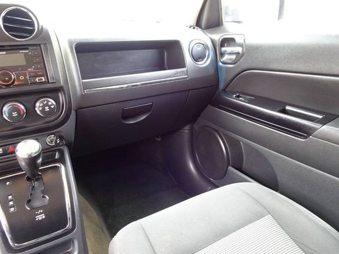 Used 2016 Jeep Patriot Latitude AWD/4WD image 17