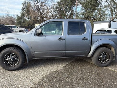 Used 2017 Nissan Frontier SV image 8