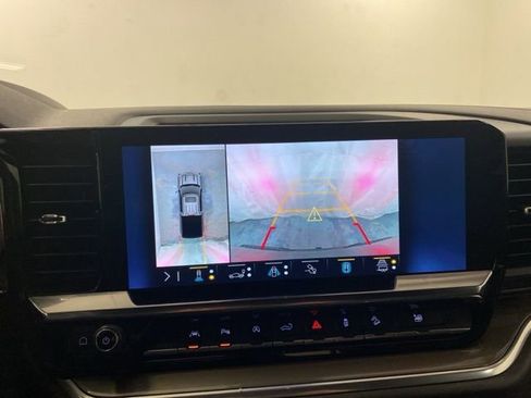 Used 2022 Chevrolet Silverado 1500 High Country w/ Technology Package image 11