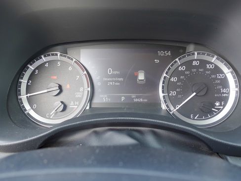 Used 2024 Toyota Highlander LE image 16