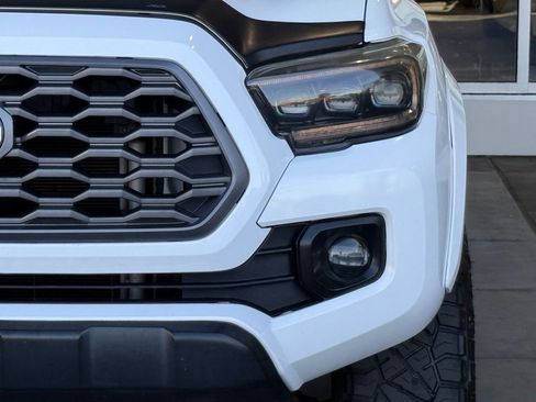 Used 2021 Toyota Tacoma TRD Sport w/ Technology Package image 5