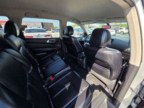 Used 2019 Nissan Pathfinder SL FWD image 15