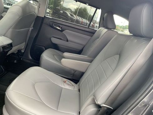 Certified 2024 Toyota Highlander XLE AWD/4WD image 10