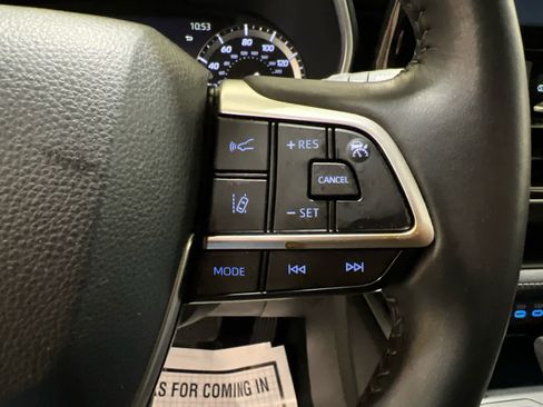 Used 2022 Toyota Highlander XLE image 25