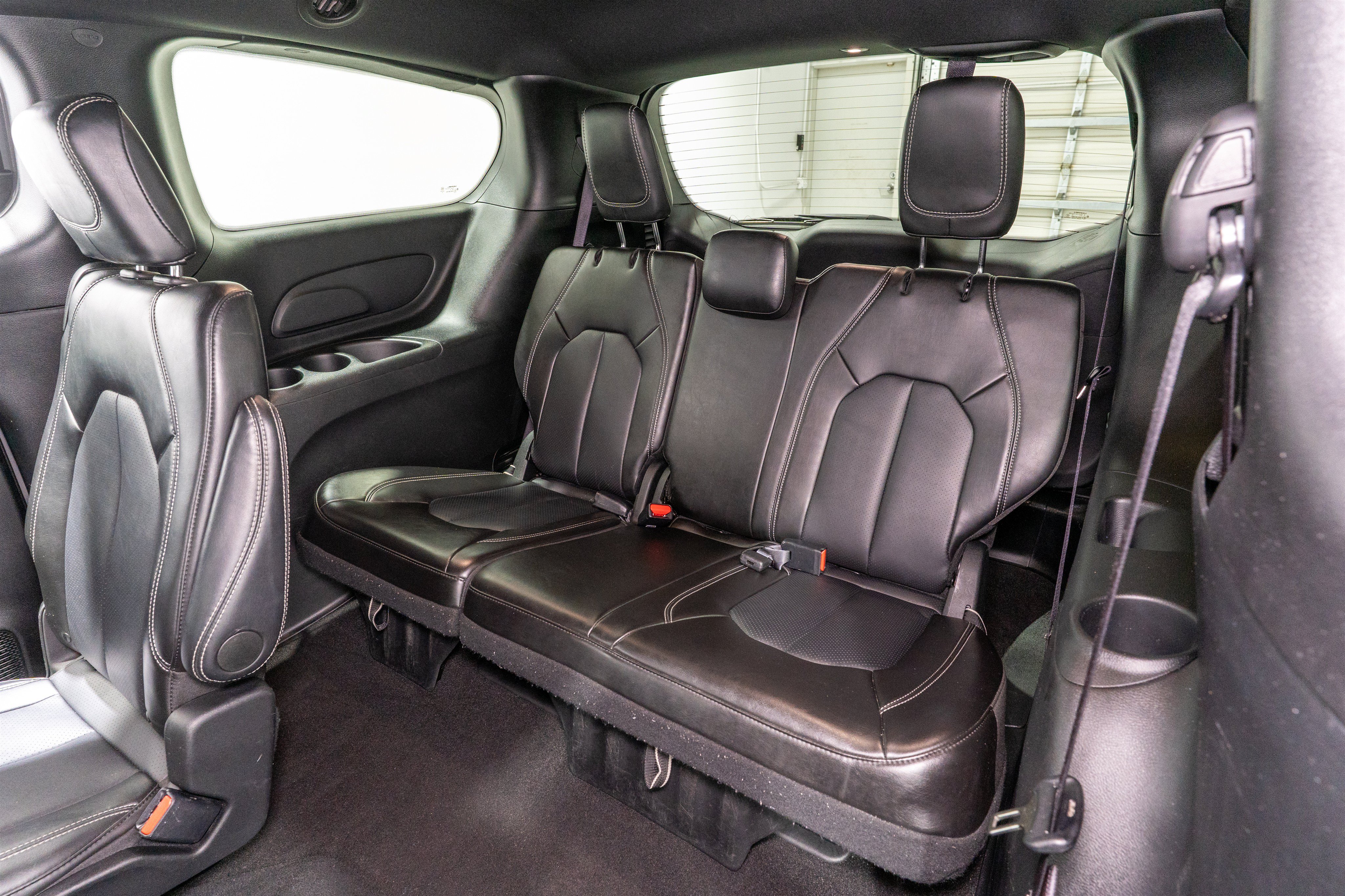 Used 2025 Chrysler Pacifica Select FWD image 32