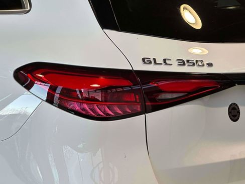 Used 2025 Mercedes-Benz GLC 350e 4MATIC image 8