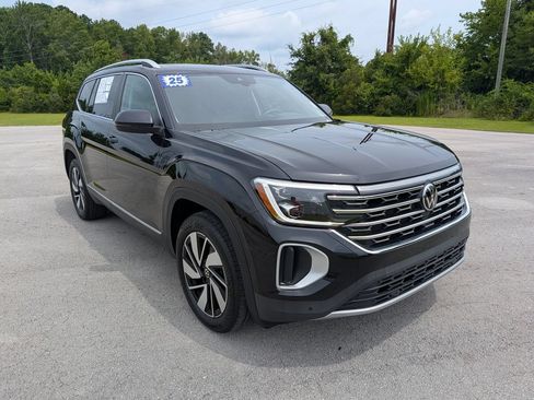Used 2025 Volkswagen Atlas SEL AWD/4WD image 2