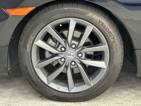 Used 2019 Honda Civic EX image 11