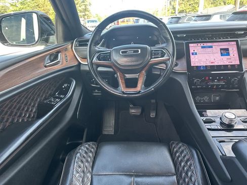 Used 2022 Jeep Grand Cherokee L Summit w/ Luxury Tech Group V image 18