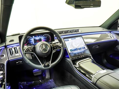 Used 2022 Mercedes-Benz S 500 4MATIC w/ AMG Line Package image 4