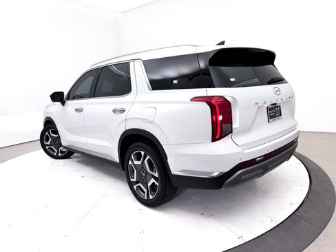 Used 2024 Hyundai Palisade Limited FWD image 2