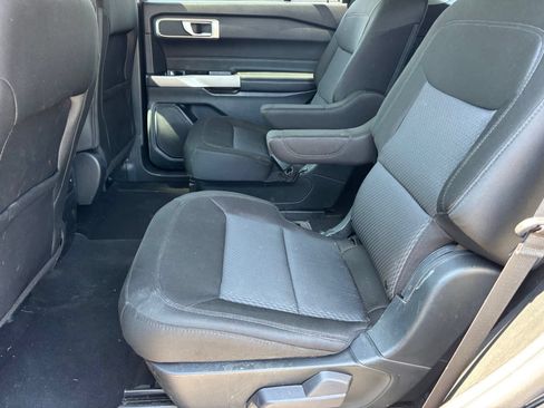 Used 2023 Ford Explorer XLT AWD/4WD image 13